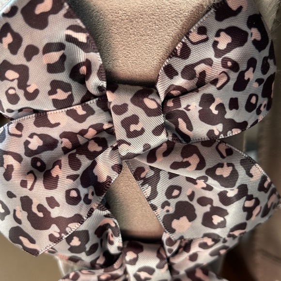 Ugg Bailey Bow Leopard - Picture 6 of 11